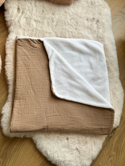 Couverture en gaze de coton et son intérieur polaire