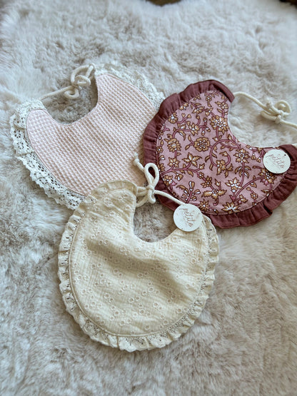 Le lot de bavoir Petite Evelina apparel