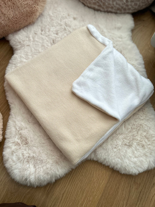 Couverture en maille et son intérieur polaire