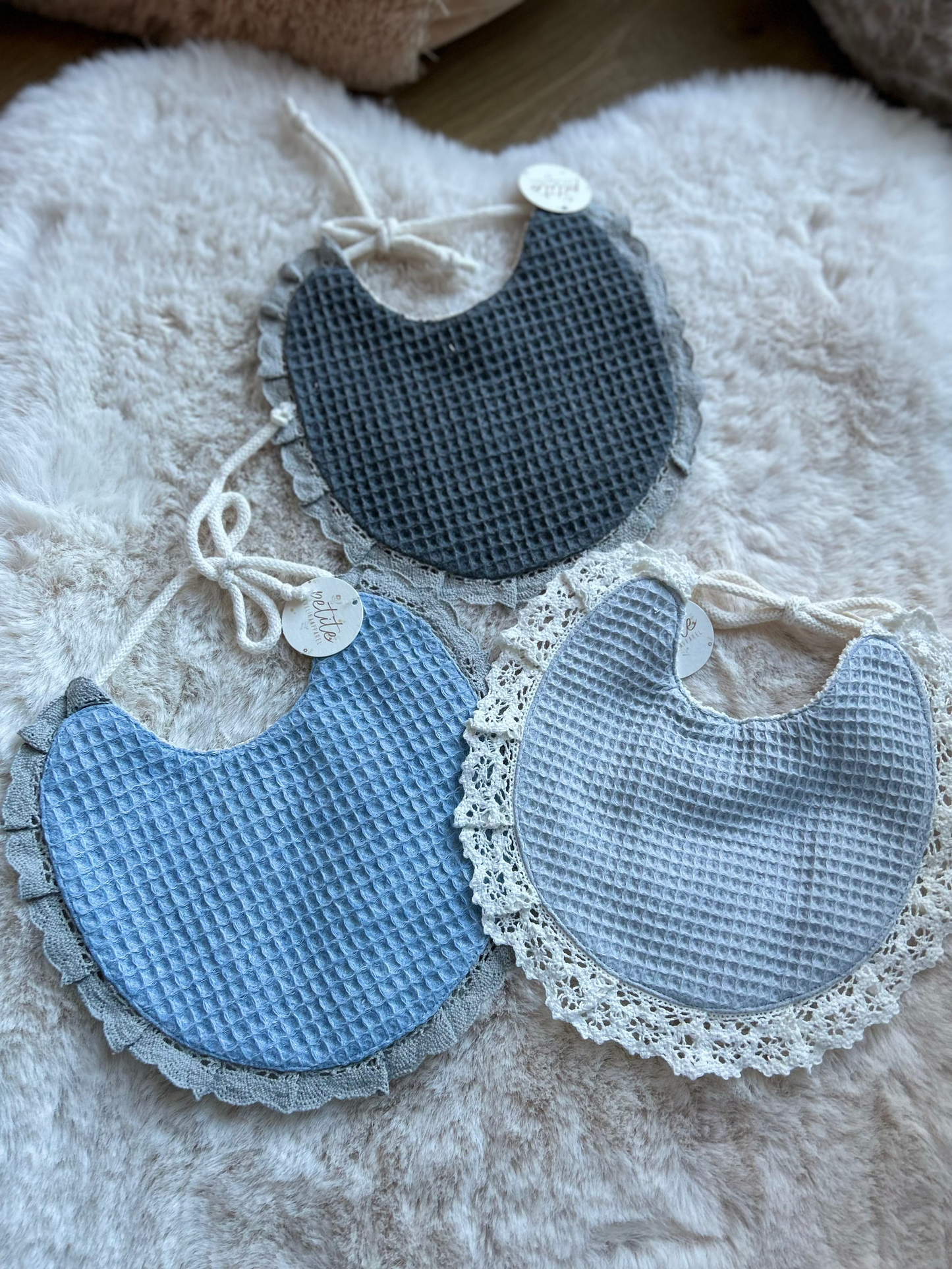 Le lot de bavoir Petite Evelina apparel